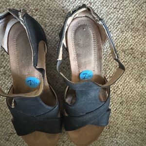 Adrienne Vittadini Black and Brown Sandals